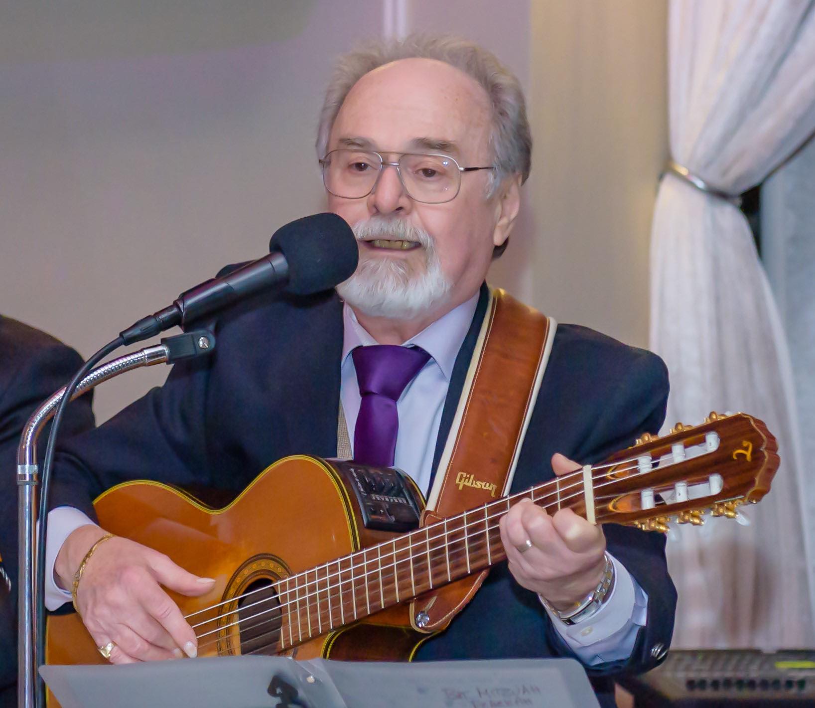 Chanukah Sing-A-Long with David Papernick!